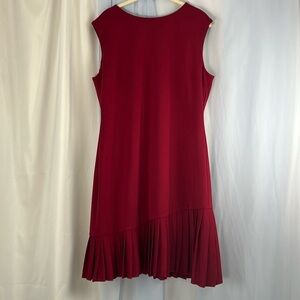 Saks Fifth Avenue burgundy sleeveless shift dress with pleated hem size L